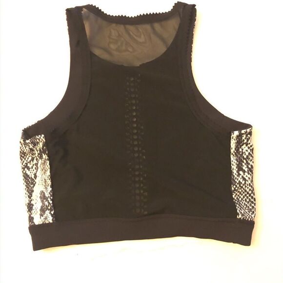 Track & Field Reversible Sportsbra - Picture 2 of 3